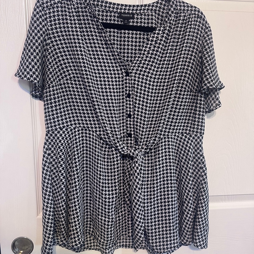 Torrid Black and White Houndstooth Blouse
